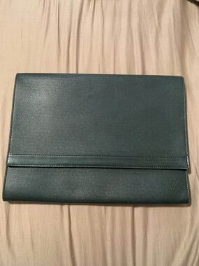Louis Vuitton green taiga leather portfolio document case MI1905